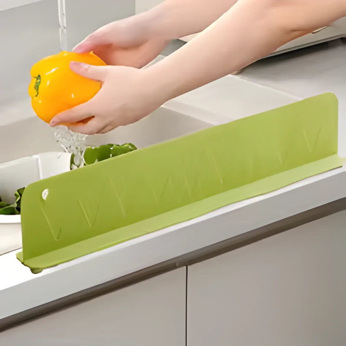 Silicone Sink Splash Guard Flexible Water Splash Stopper with Double Suction Cups
