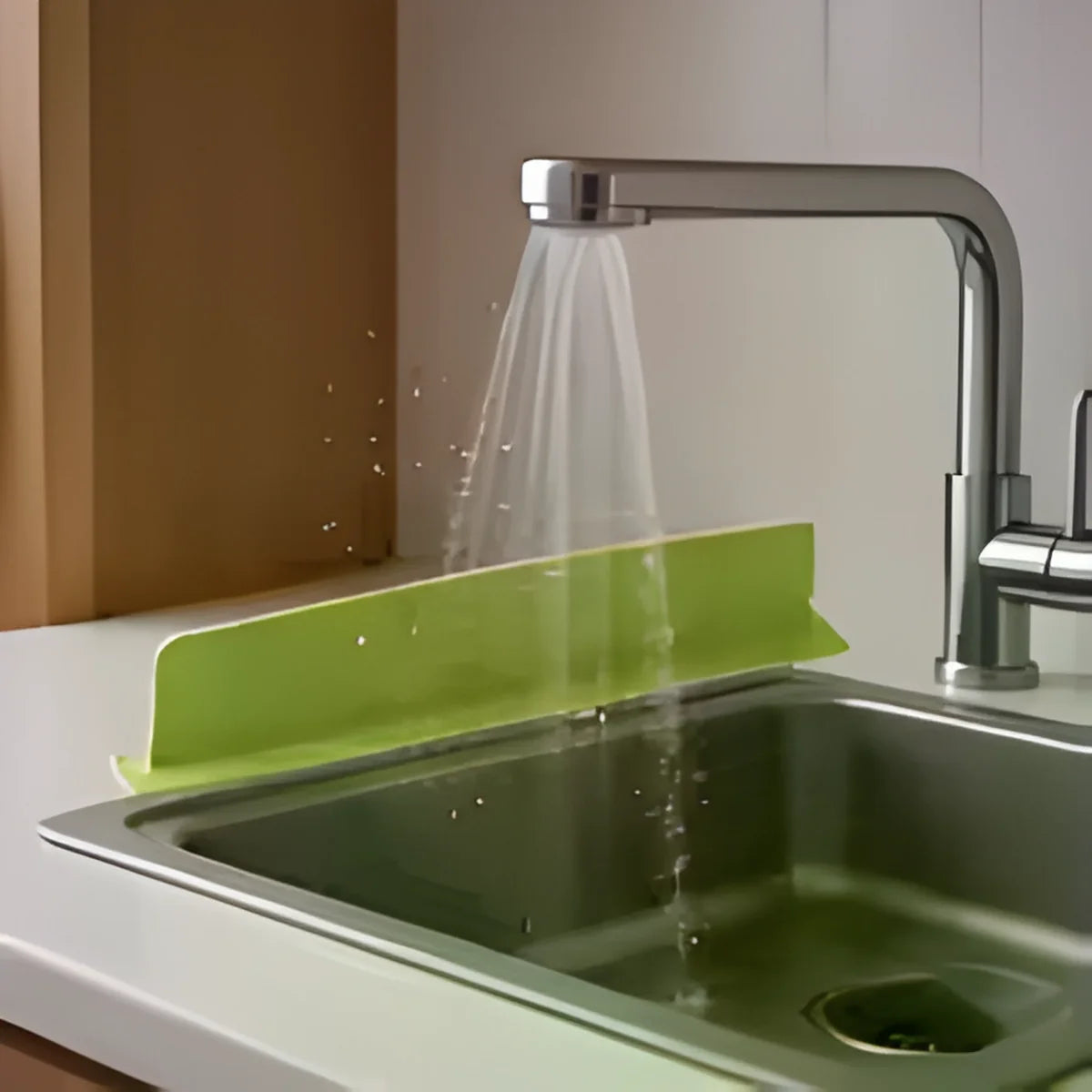 Silicone Sink Splash Guard Flexible Water Splash Stopper with Double Suction Cups